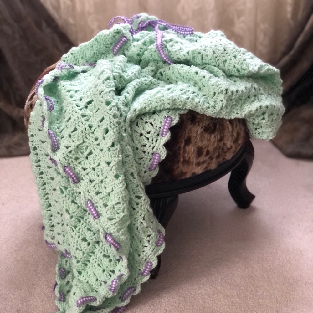 NEW!! Beautiful Heirloom Blanket/Throw 40”x29”